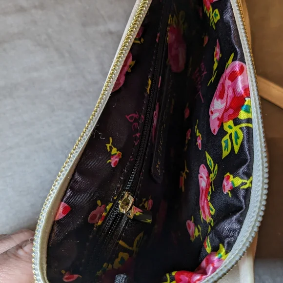 Betsy Johnson crossbody - Picture 7 of 9